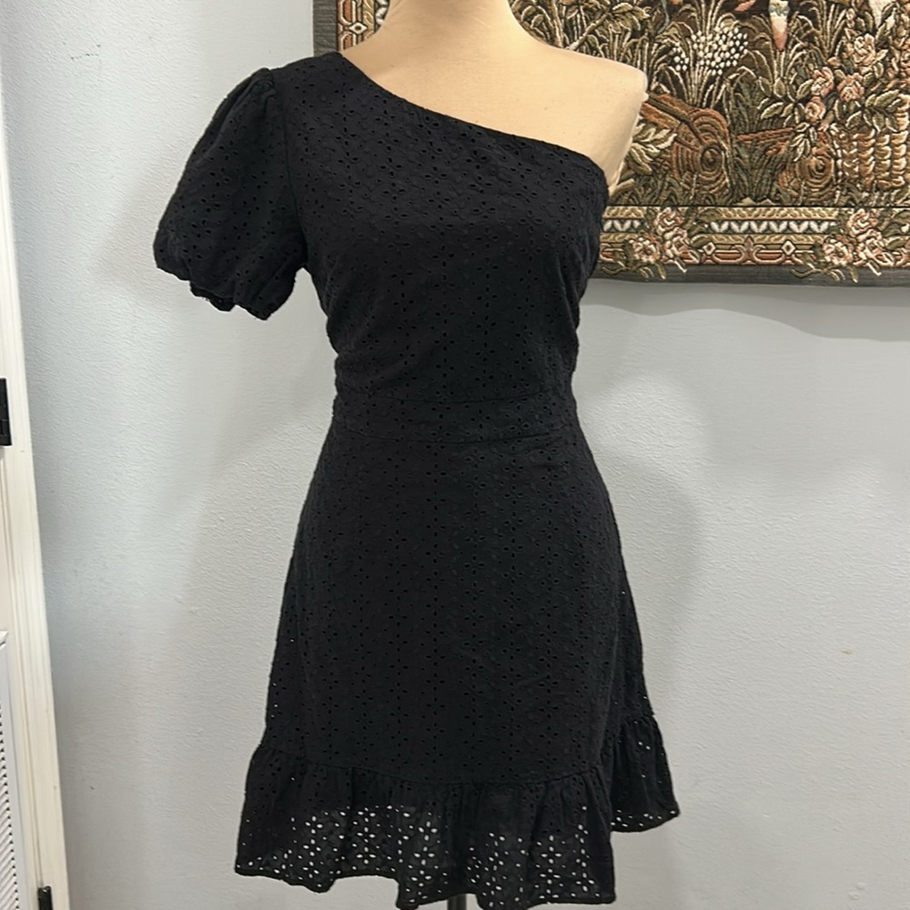 Gianni Bini Black Eyelet One Shoulder Sleeve Ruffle Hem Mini. Size L